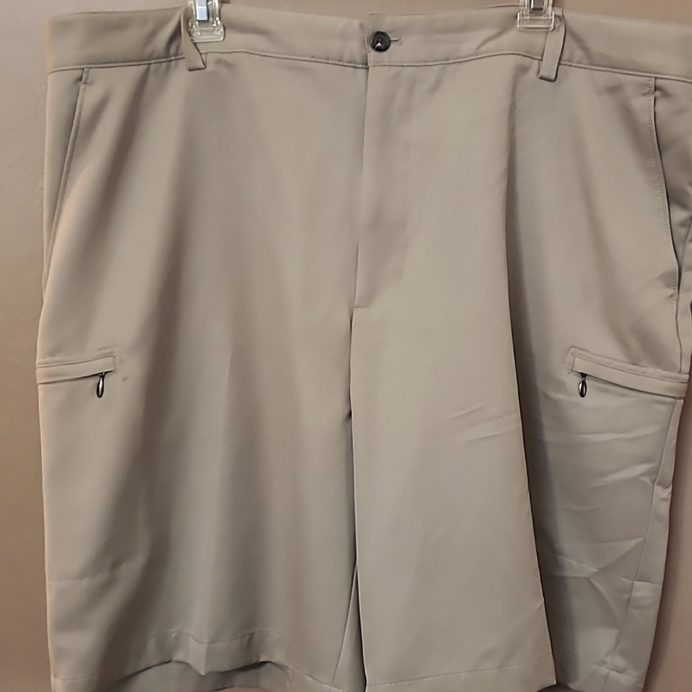 IZOD Men's Golf Shorts UPF 50 NWOT